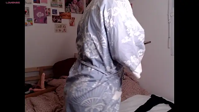 AdorahB3ll3 online show from November 3, 8:35 pm