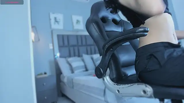 Snapshot of Raven_jade_ chatting on October 27, 7:19 pm Raven jade  online show from October 27, 7:19 pm