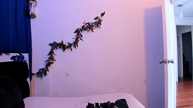 Snapshot of ShairaMarss chatting on October 6, 1:50 pm ShairaMarss online show from October 6, 1:50 pm