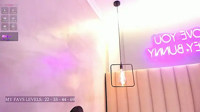 Snapshot of Naomymonroe_ chatting on October 8, 9:41 pm Naomymonroe online show from October 8, 9:41 pm