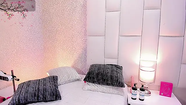 Angeles Busst online show from February 8, 8:34 pm