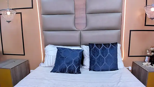 CAYLINCOLLINS online show from October 7, 3:11 am