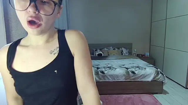 singletrouble online show from December 18, 6:51 am