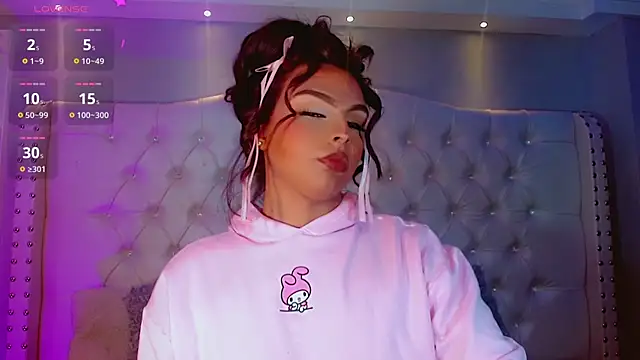 Snapshot of CamiiGarcia chatting on September 29, 8:03 pm CamiiGarcia online show from September 29, 8:03 pm