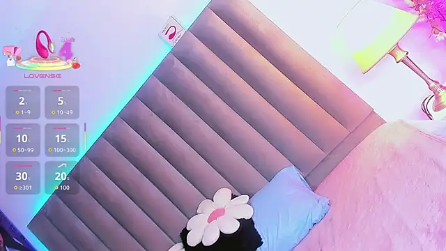 Snapshot of CamiiGarcia chatting on October 25, 12:40 am CamiiGarcia online show from October 25, 12:40 am