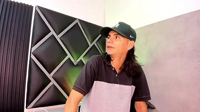 Martshall09 online show from November 5, 9:42 pm