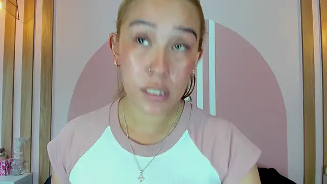 Lannajansen online show from April 13, 3:24 pm