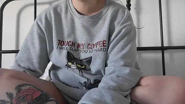 bunnyfox420 online show from April 12, 6:54 pm