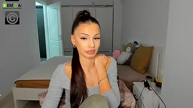 Snapshot of HelenShawn chatting on October 19, 8:22 pm HelenShawn online show from October 19, 8:22 pm