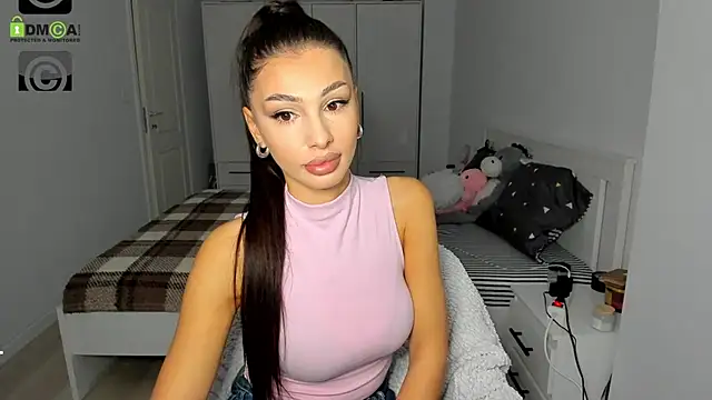 Snapshot of HelenShawn chatting on October 31, 9:30 pm HelenShawn online show from October 31, 9:30 pm