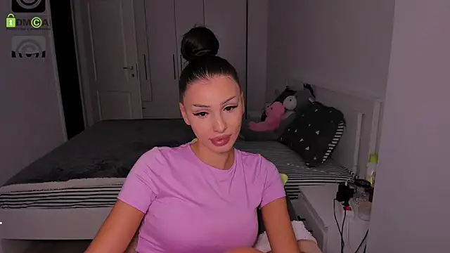 Snapshot of HelenShawn chatting on October 7, 8:46 pm HelenShawn online show from October 7, 8:46 pm