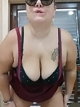 Snapshot of topina8 chatting on October 10, 10:09 am topina8 online show from October 10, 10:09 am