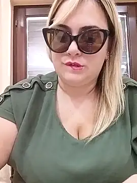 Snapshot of topina8 chatting on October 11, 12:30 pm topina8 online show from October 11, 12:30 pm