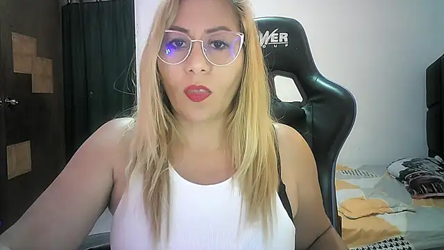 mariana0x online show from February 26, 8:52 pm