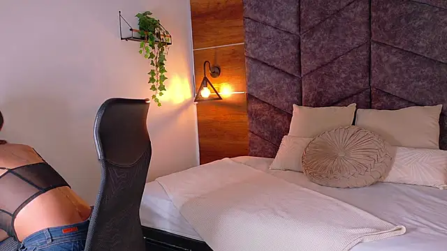 LauraaGomezz   online show from October 22, 7:52 pm