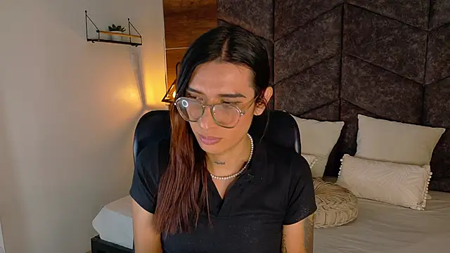 LauraaGomezz   online show from September 17, 7:34 pm