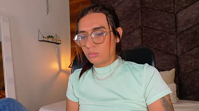 LauraaGomezz   online show from September 18, 7:45 pm