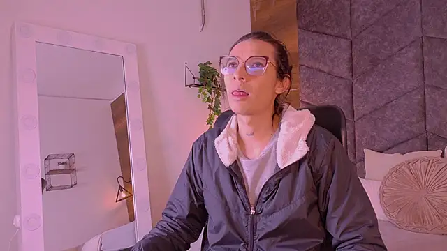 LauraaGomezz   online show from November 8, 11:15 am