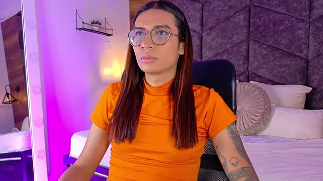 LauraaGomezz   online show from September 23, 7:45 pm