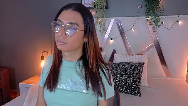 LauraaGomezz   online show from September 20, 8:18 pm