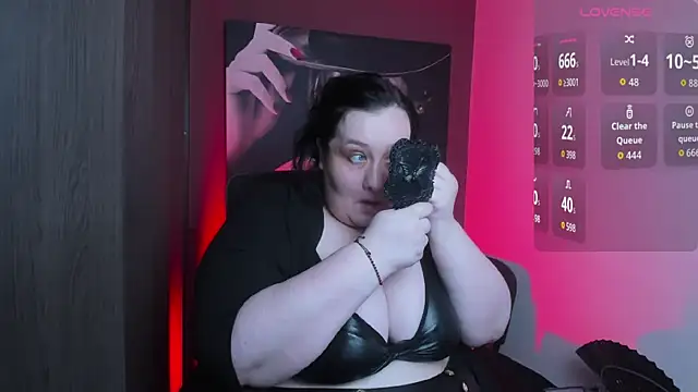 QueenOfHaze online show from June 26, 1:23 pm