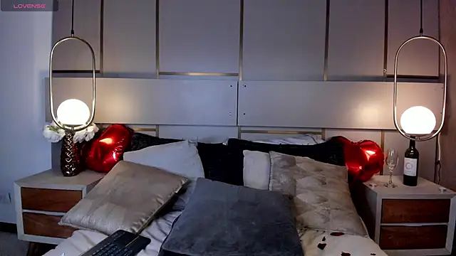 Victoria Collinns online show from February 14, 6:21 pm