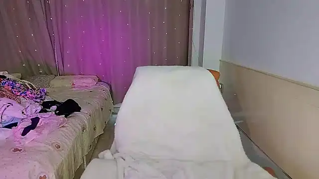 Snapshot of Song_99 chatting on October 2, 4:39 am Song 99 online show from October 2, 4:39 am