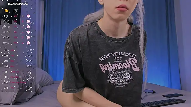 Shiny Jennifer online show from November 16, 6:15 am