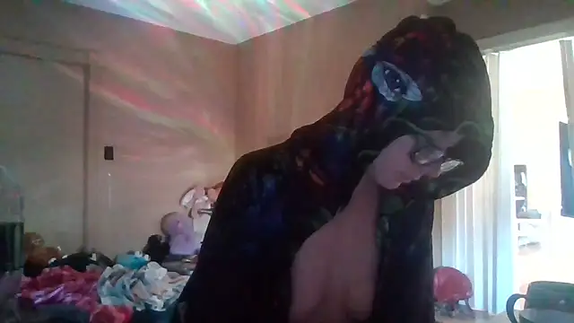 GloriousKarma online show from November 4, 2:00 pm