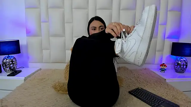 Ariana rouse online show from April 15, 4:51 pm