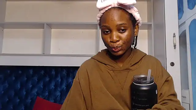 Snapshot of YoungDiva69 chatting on October 29, 8:40 am YoungDiva69 online show from October 29, 8:40 am