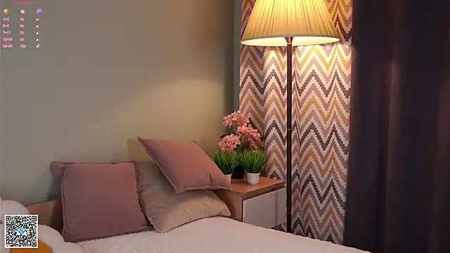 Snapshot of DarelleFare chatting on October 4, 11:27 am DarelleFare online show from October 4, 11:27 am