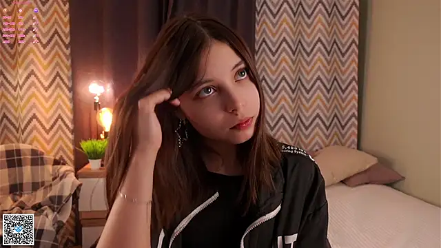 Snapshot of DarelleFare chatting on October 10, 11:37 am DarelleFare online show from October 10, 11:37 am