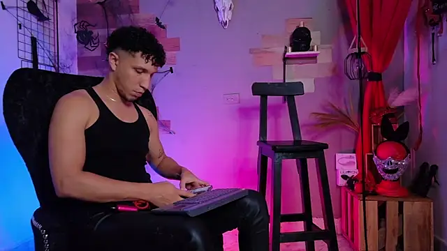 Snapshot of AngeloandEdward chatting on October 28, 7:52 pm AngeloandEdward online show from October 28, 7:52 pm