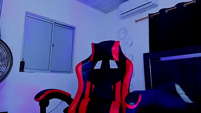 Snapshot of Nicol_TransGirl chatting on September 18, 4:11 am Nicol TransGirl online show from September 18, 4:11 am