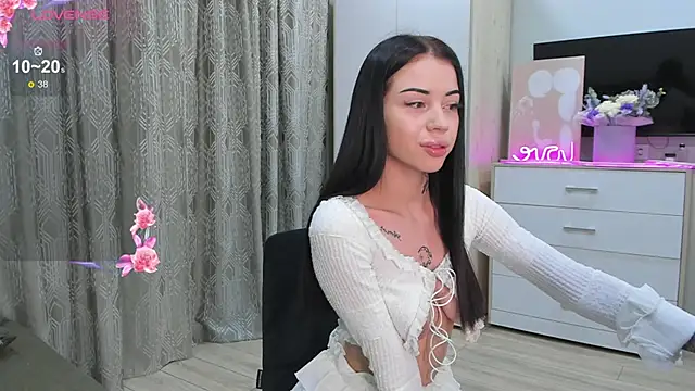 Snapshot of _dkny_ chatting on September 29, 2:44 pm dkny online show from September 29, 2:44 pm