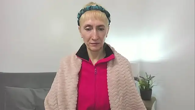 MargaretMilf69 online show from October 14, 3:25 pm