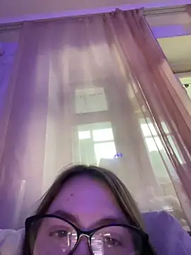 DearAlise online show from April 1, 11:11 am