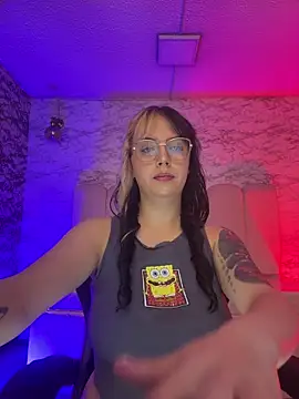 Hela v online show from March 18, 2:33 pm