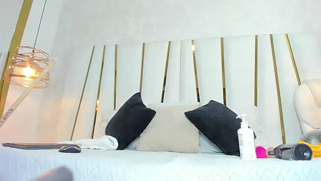 violet gray  online show from March 8, 11:36 am