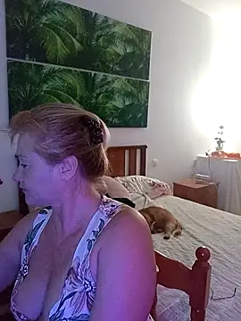 Snapshot of Luzia-Sal chatting on October 18, 6:42 pm Luzia-Sal online show from October 18, 6:42 pm