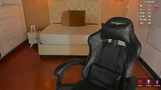 Snapshot of Hadley_ chatting on October 24, 3:13 am Hadley online show from October 24, 3:13 am