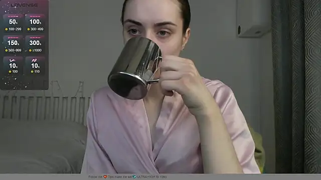 Snapshot of Hustle_Babyy chatting on October 17, 6:44 pm Hustle Babyy online show from October 17, 6:44 pm