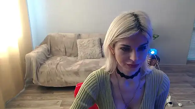 SexyBeatriice online show from April 17, 6:15 am