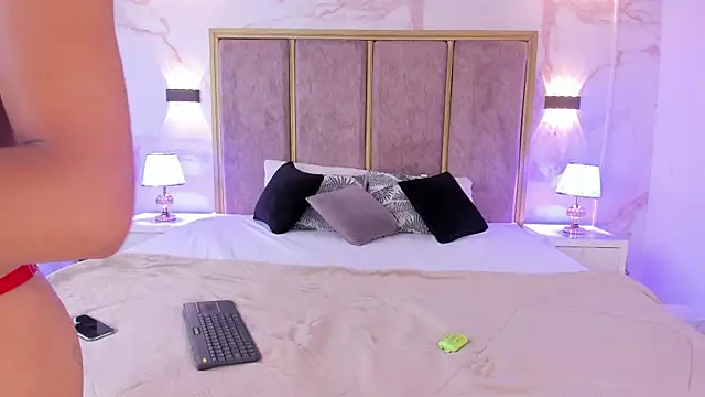 Snapshot of AliDiaz_ chatting on September 30, 7:30 pm AliDiaz online show from September 30, 7:30 pm