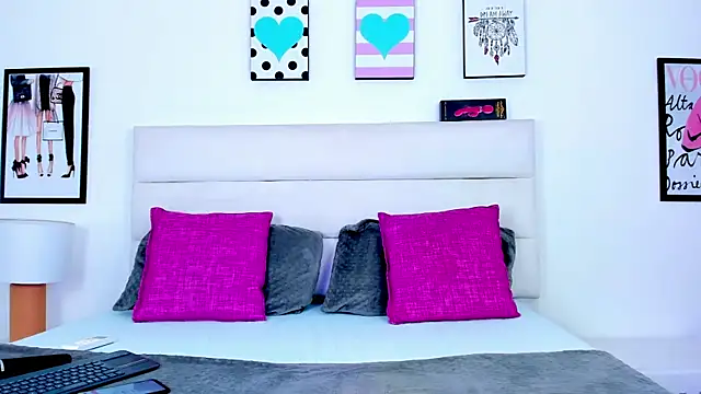 BrielaDiCaprio online show from September 25, 8:06 pm