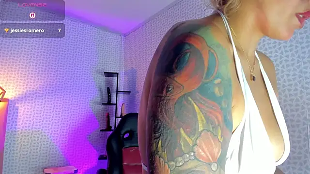 Snapshot of CALANTHELOVE1 chatting on October 23, 3:45 am CALANTHELOVE1 online show from October 23, 3:45 am