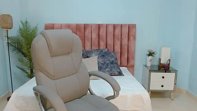 brendathompson  online show from November 21, 3:41 am