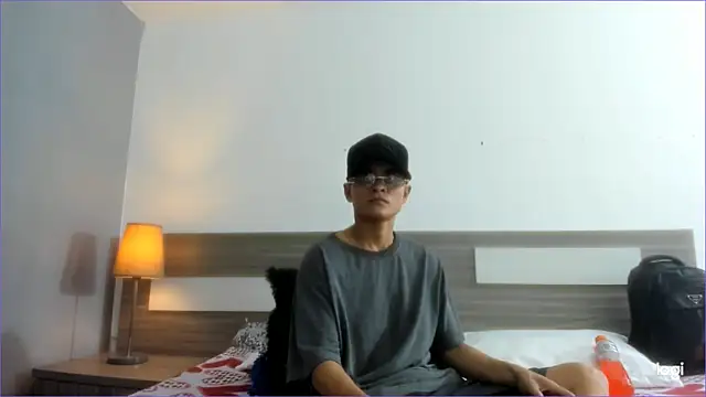 Snapshot of Liiamthompson chatting on October 30, 7:59 pm Liiamthompson online show from October 30, 7:59 pm