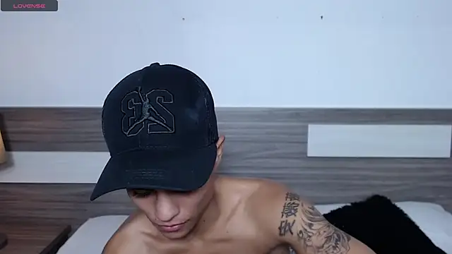 Liiamthompson online show from November 10, 11:49 am